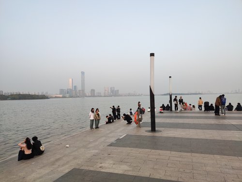 Jinji Lake in the middle of Suzhou, a well-known sight for many Slovenes in China