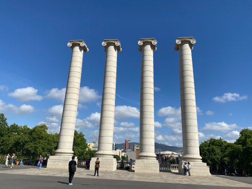 The four columns created by Josep Plug